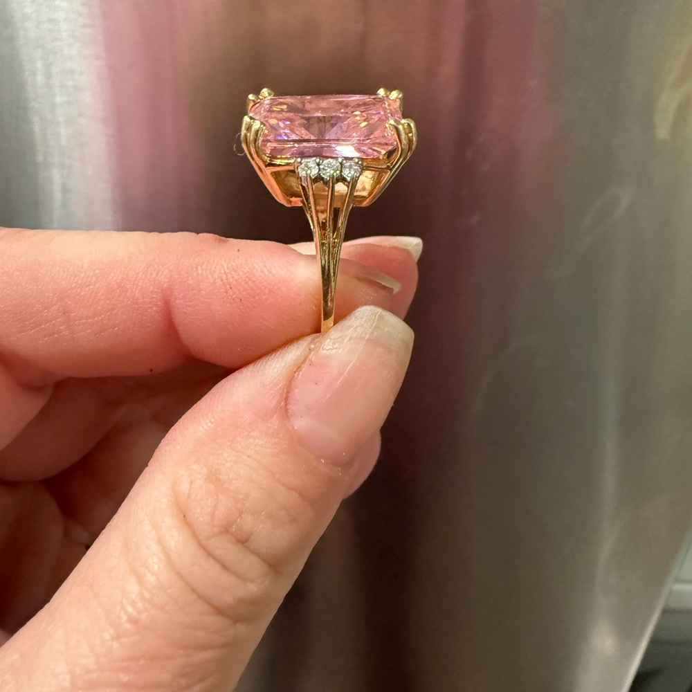 Elegant Pink Gemstone Ring - Picture 8 of 8